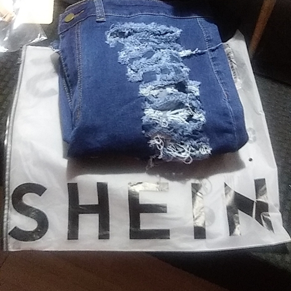 SHEIN 2X SUPER RIPPED STRETCHY JEANS- WITH MATCHING 2X DISTRESSED JEAN JACKET - Picture 6 of 8